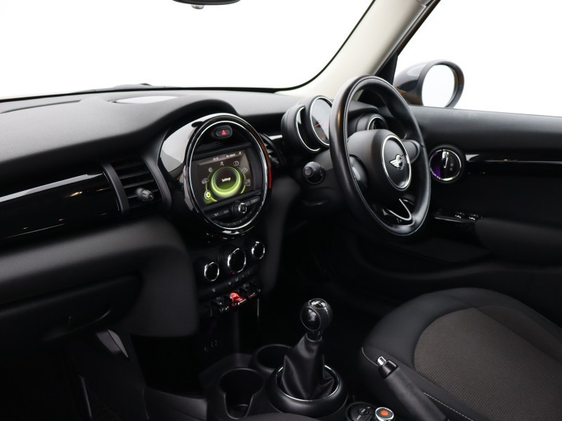 2016 (16) MINI HATCHBACK 1.5 Cooper 5dr 5134838