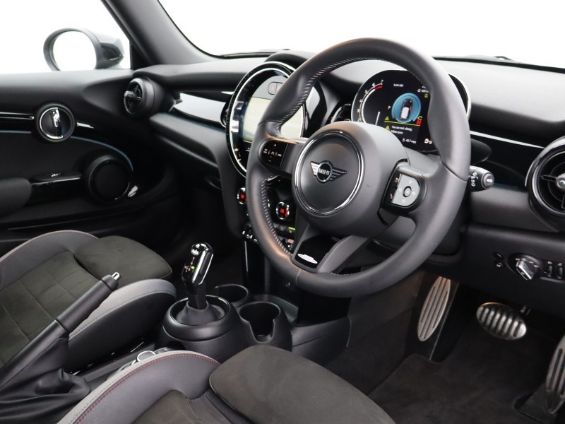 2024 (73) MINI HATCHBACK 1.5 Cooper Sport Premium 3dr Auto 5048195