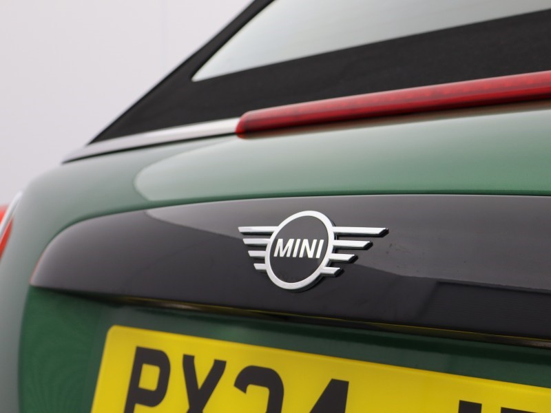 2024 (24) MINI CONVERTIBLE 1.5 Cooper Classic Premium 2dr Auto 5157980