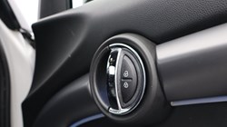 2022 (72) MINI HATCHBACK 1.5 Cooper Exclusive 5dr Auto 5138448