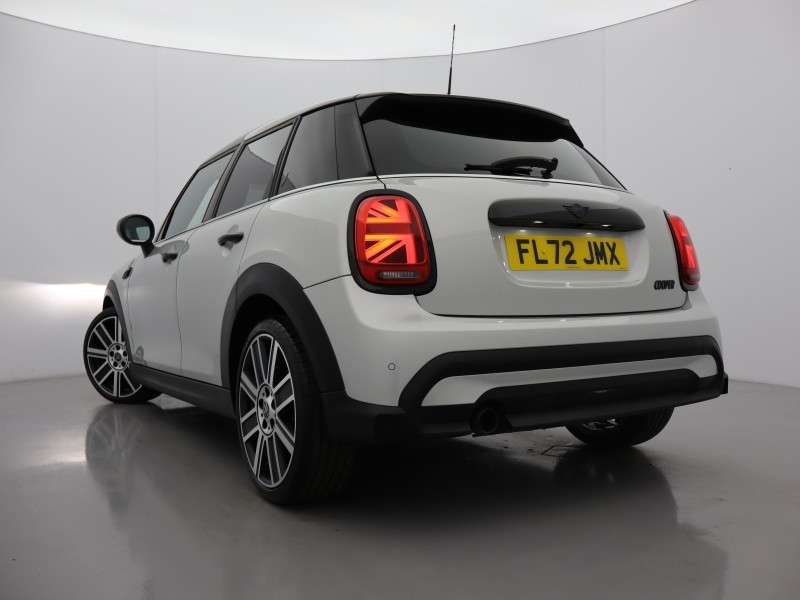 2022 (72) MINI HATCHBACK 1.5 Cooper Exclusive 5dr Auto 5138457