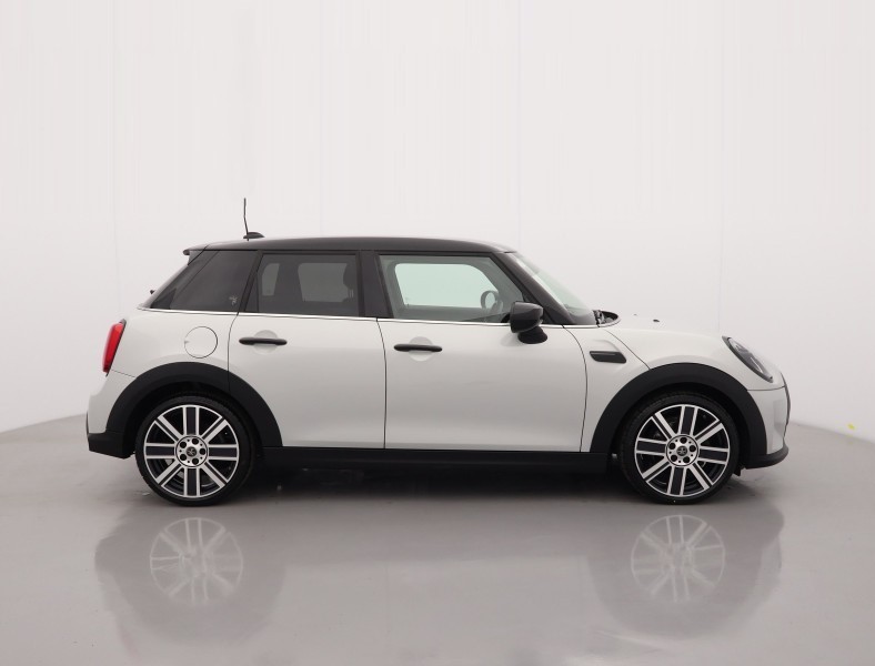 2022 (72) MINI HATCHBACK 1.5 Cooper Exclusive 5dr Auto 5138401