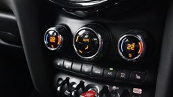 2022 (72) MINI HATCHBACK 1.5 Cooper Exclusive 5dr Auto 5138439