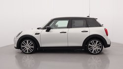 2022 (72) MINI HATCHBACK 1.5 Cooper Exclusive 5dr Auto 5138397