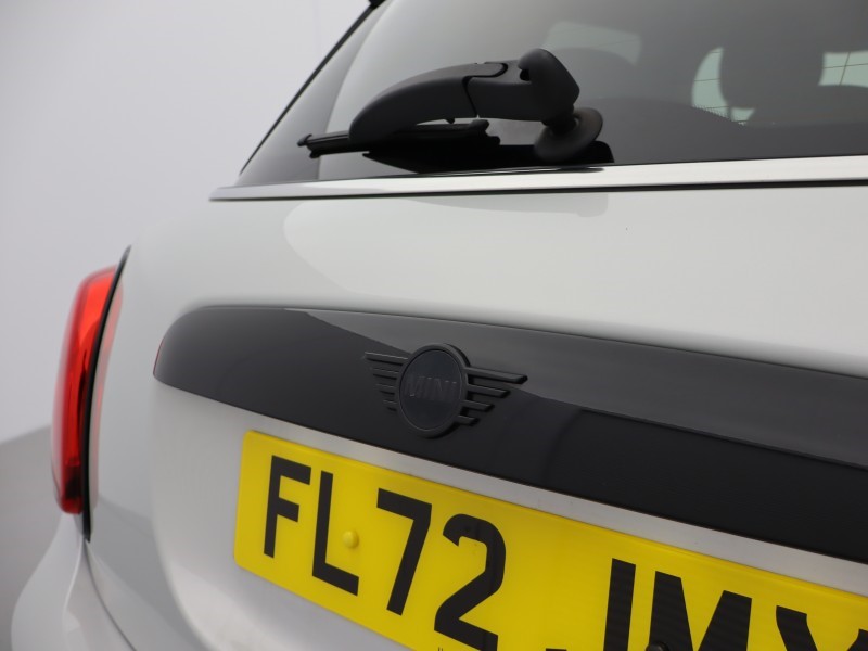 2022 (72) MINI HATCHBACK 1.5 Cooper Exclusive 5dr Auto 5138404