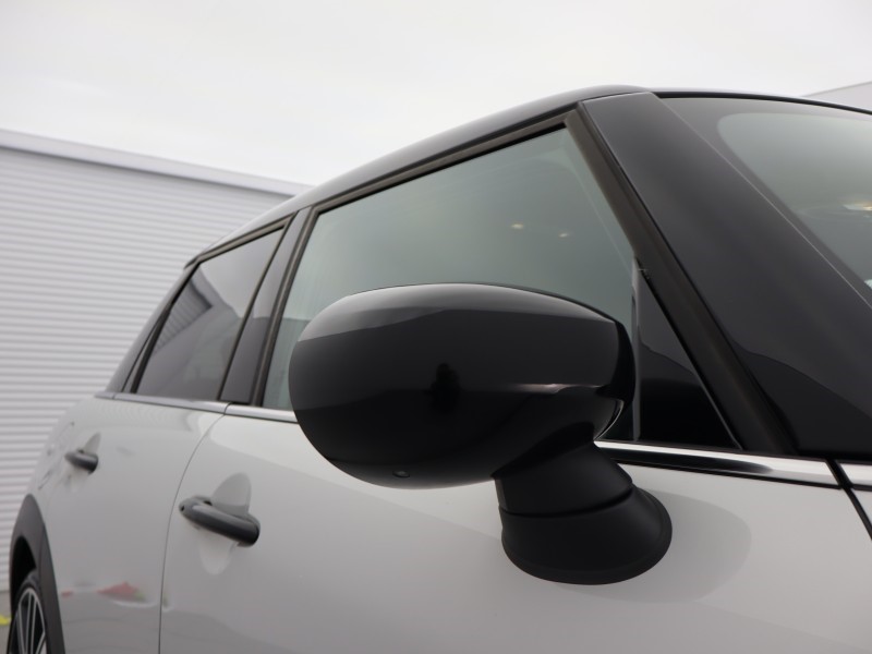 2022 (72) MINI HATCHBACK 1.5 Cooper Exclusive 5dr Auto 5138412