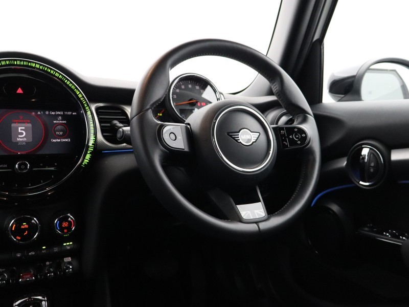 2022 (72) MINI HATCHBACK 1.5 Cooper Exclusive 5dr Auto 5138453