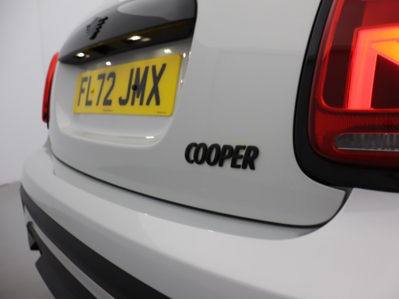 2022 (72) MINI HATCHBACK 1.5 Cooper Exclusive 5dr Auto 5138403