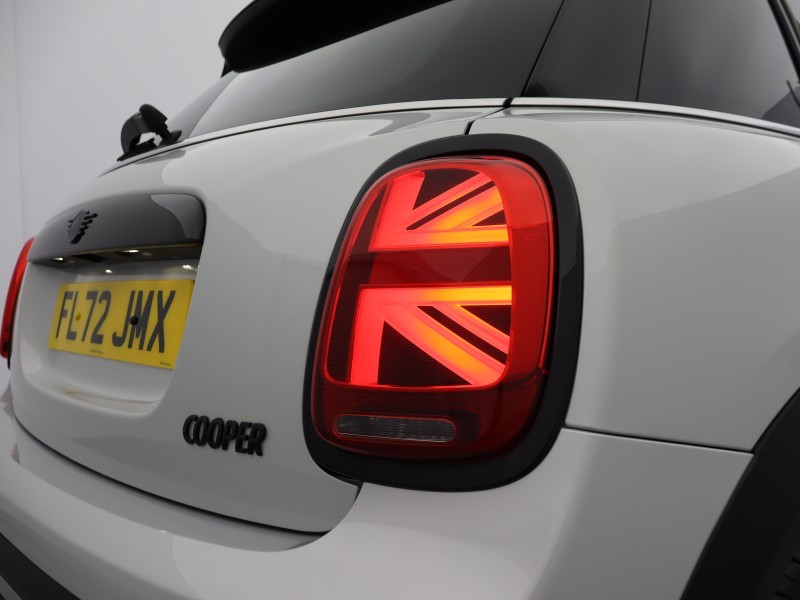 2022 (72) MINI HATCHBACK 1.5 Cooper Exclusive 5dr Auto 5138402