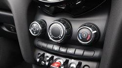 2020 (70) MINI CONVERTIBLE 1.5 Cooper Classic II 2dr Auto 5170977