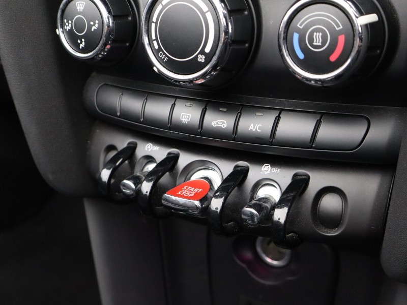 2020 (70) MINI CONVERTIBLE 1.5 Cooper Classic II 2dr Auto 5170978