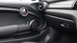 2020 (70) MINI CONVERTIBLE 1.5 Cooper Classic II 2dr Auto 5170969