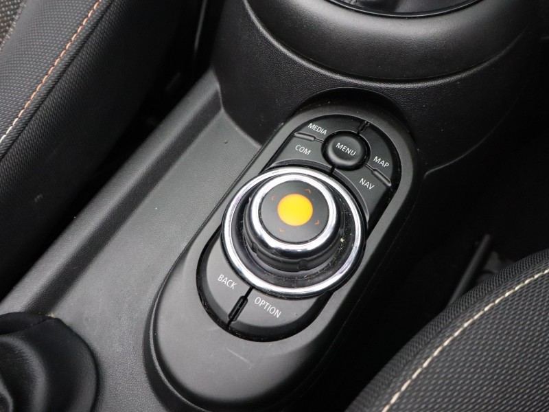 2020 (70) MINI CONVERTIBLE 1.5 Cooper Classic II 2dr Auto 5170973