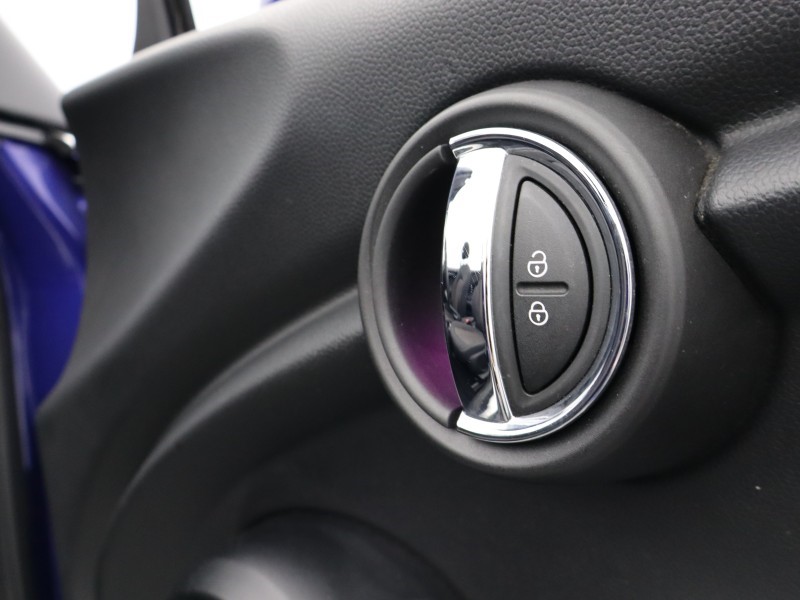 2020 (70) MINI CONVERTIBLE 1.5 Cooper Classic II 2dr Auto 5170946