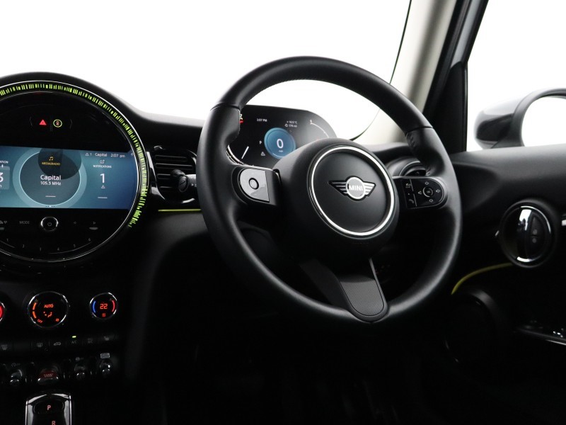 2024 (73) MINI HATCHBACK 1.5 Cooper Classic Premium 5dr Auto 5209750