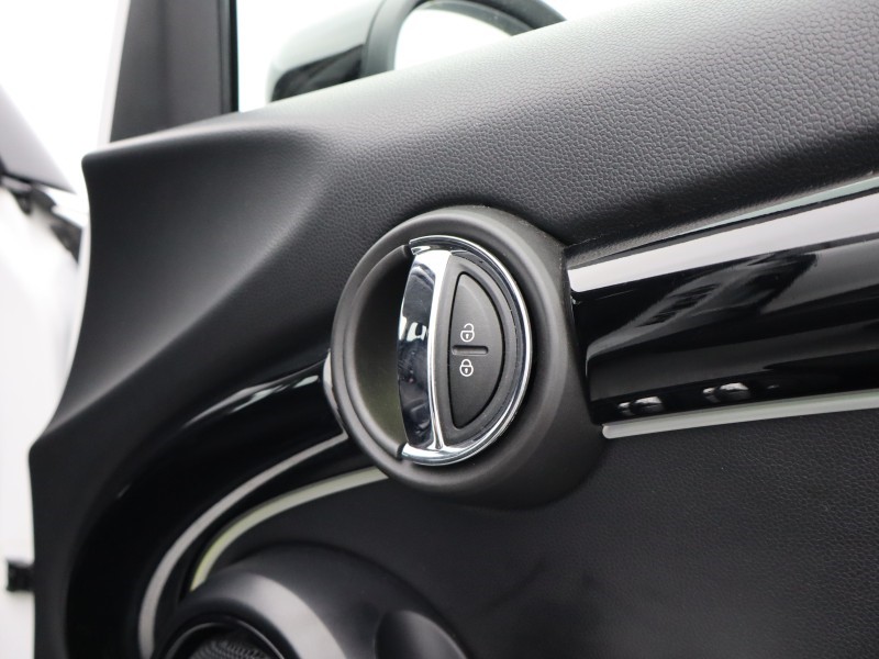 2024 (73) MINI HATCHBACK 1.5 Cooper Classic Premium 5dr Auto 5209740