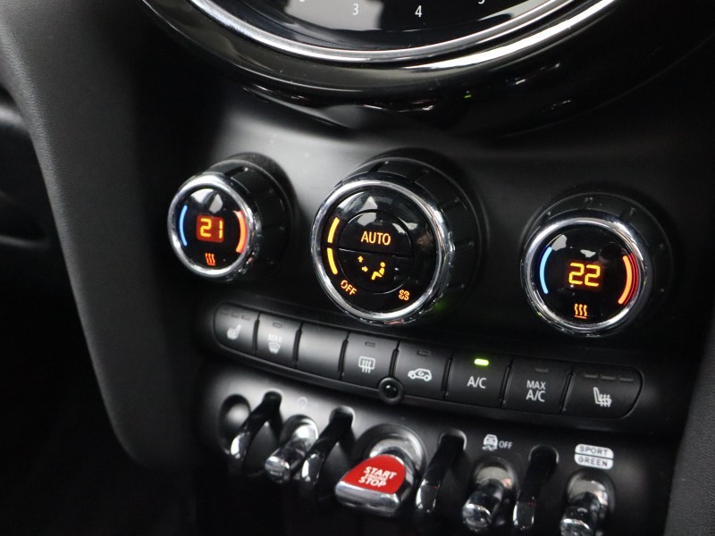 2024 (73) MINI HATCHBACK 1.5 Cooper Classic Premium 5dr Auto 5209760