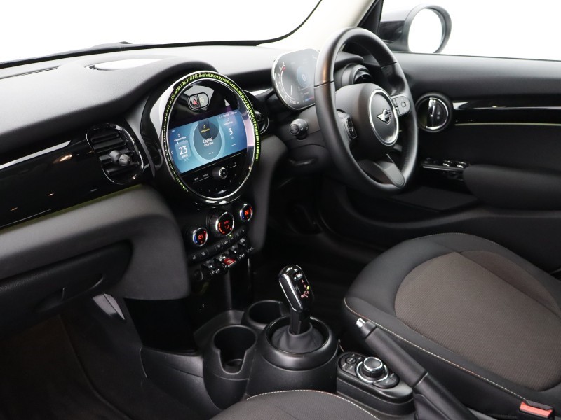 2024 (73) MINI HATCHBACK 1.5 Cooper Classic Premium 5dr Auto 5209745