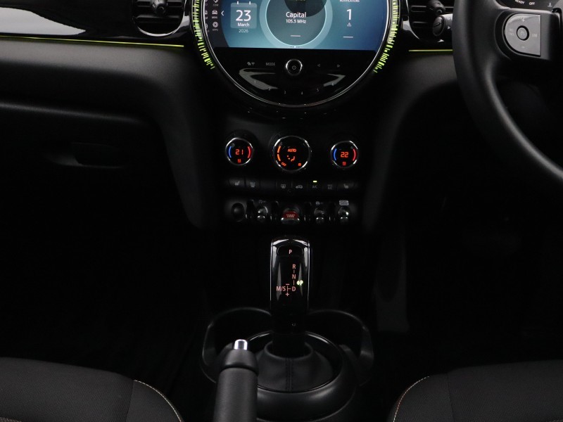 2024 (73) MINI HATCHBACK 1.5 Cooper Classic Premium 5dr Auto 5209749