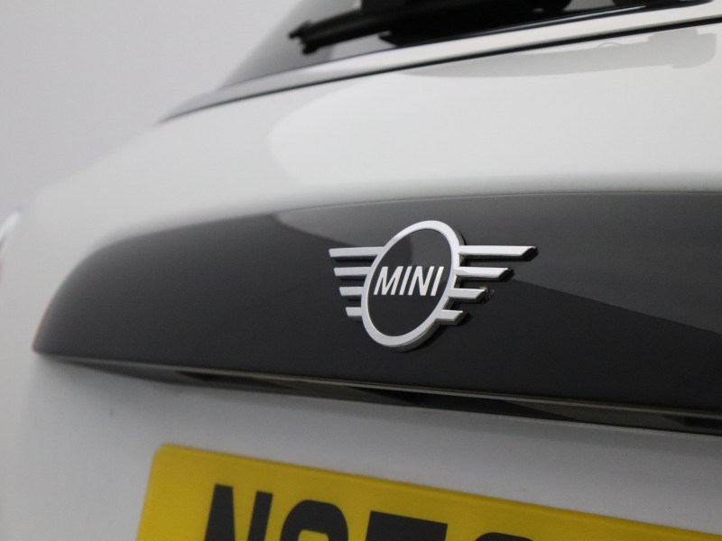 2024 (73) MINI HATCHBACK 1.5 Cooper Classic Premium 5dr Auto 5209720