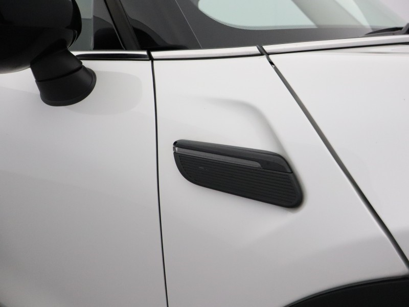 2024 (73) MINI HATCHBACK 1.5 Cooper Classic Premium 5dr Auto 5209731