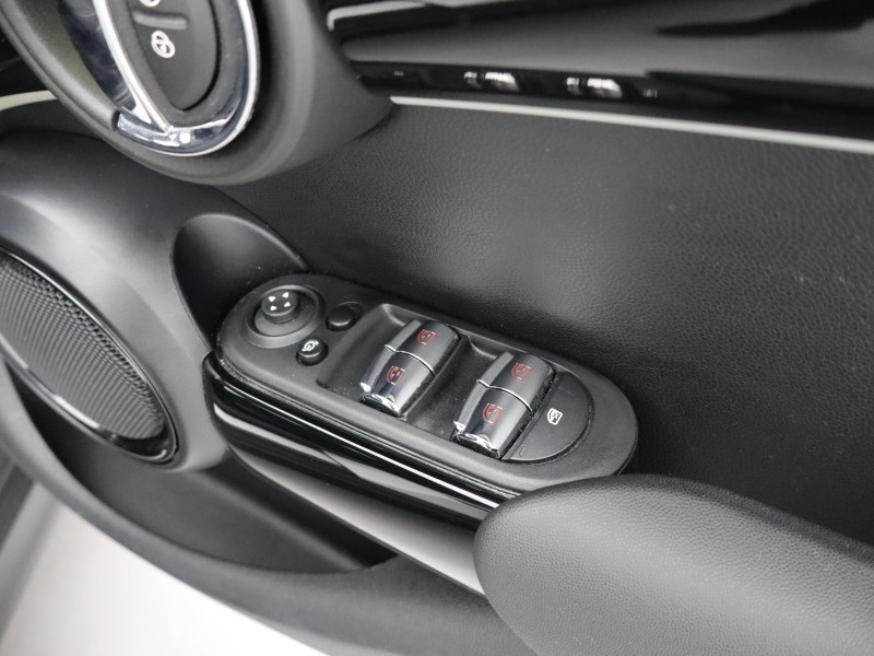 2024 (73) MINI HATCHBACK 1.5 Cooper Classic Premium 5dr Auto 5209742