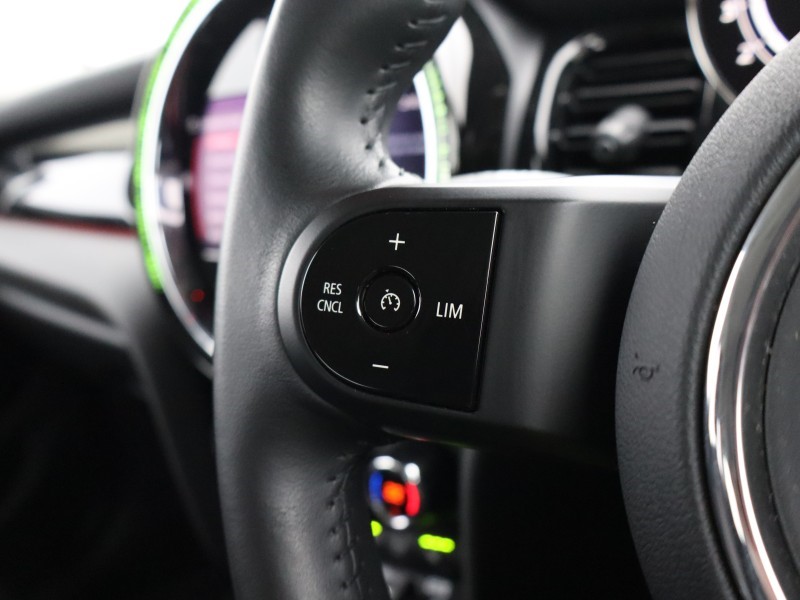 2024 (73) MINI HATCHBACK 1.5 Cooper Classic Premium 5dr Auto 5209776