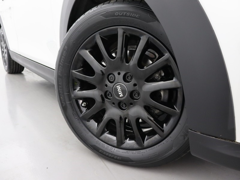 2024 (73) MINI HATCHBACK 1.5 Cooper Classic Premium 5dr Auto 5209736