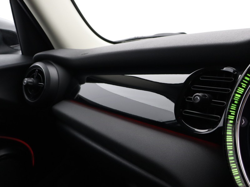 2024 (73) MINI HATCHBACK 1.5 Cooper Classic Premium 5dr Auto 5209763