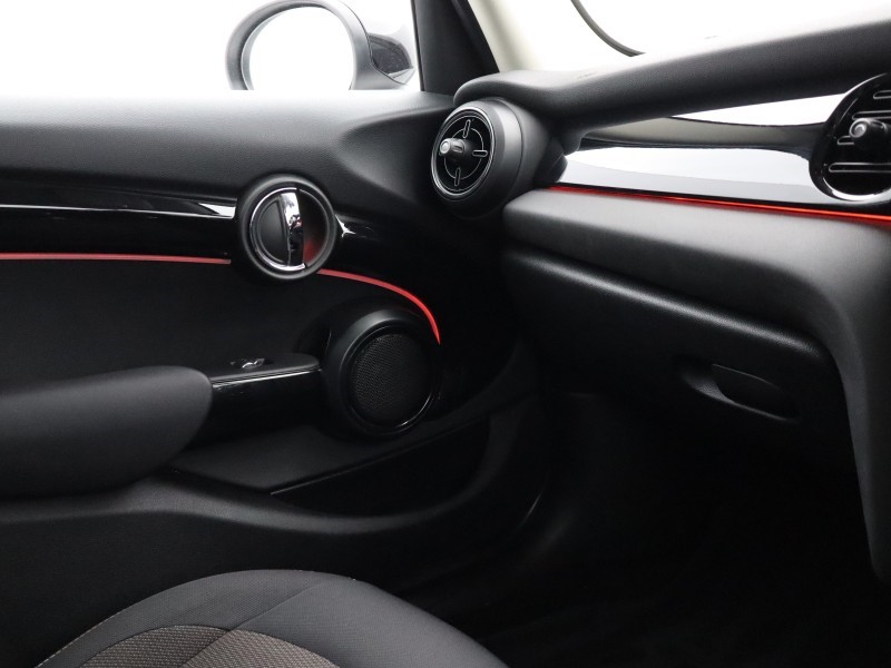 2024 (73) MINI HATCHBACK 1.5 Cooper Classic Premium 5dr Auto 5209764