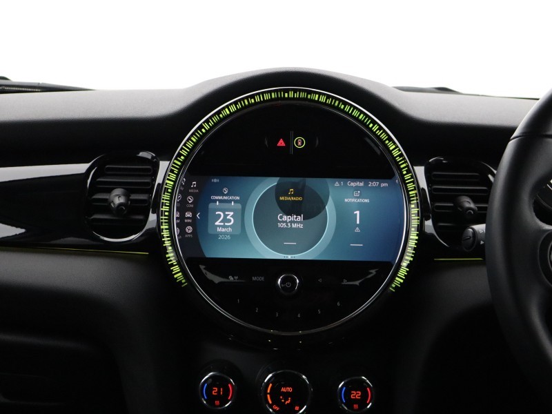 2024 (73) MINI HATCHBACK 1.5 Cooper Classic Premium 5dr Auto 5209748