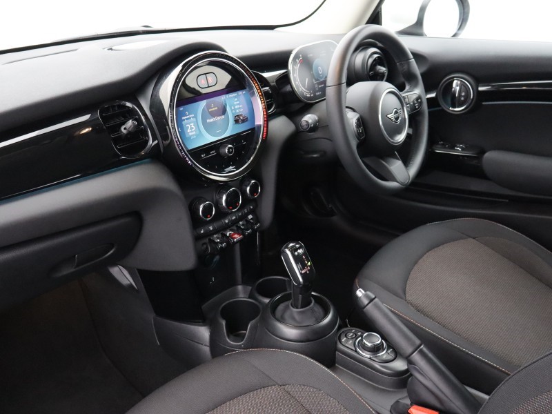 2024 (73) MINI HATCHBACK 1.5 Cooper Classic 3dr Auto 5210102