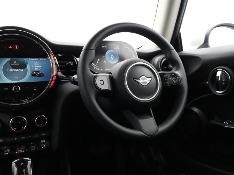 2024 (73) MINI HATCHBACK 1.5 Cooper Classic 3dr Auto 5210097