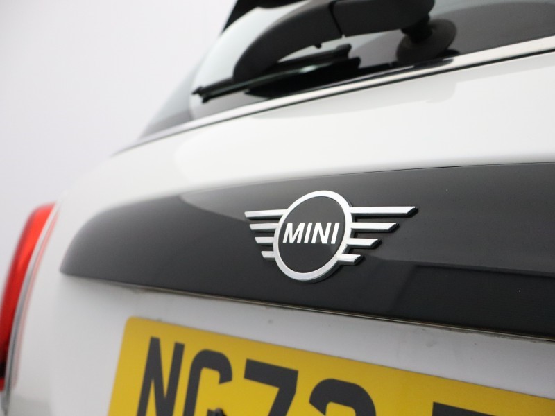 2024 (73) MINI HATCHBACK 1.5 Cooper Classic 3dr Auto 5210076