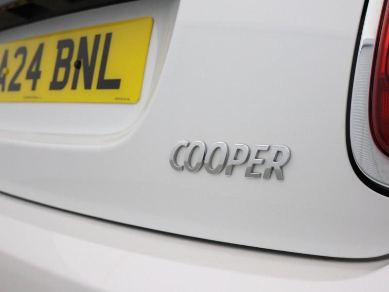 2024 (24) MINI HATCHBACK 1.5 Cooper Exclusive Premium 5dr Auto 5212058