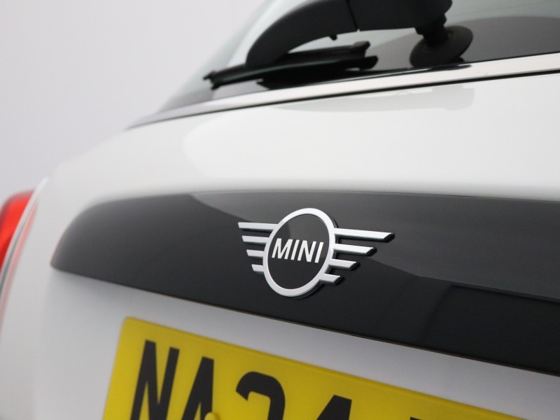 2024 (24) MINI HATCHBACK 1.5 Cooper Exclusive Premium 5dr Auto 5212059