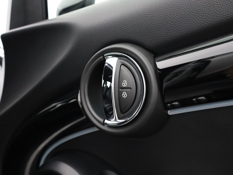 2024 (24) MINI HATCHBACK 1.5 Cooper Exclusive Premium 5dr Auto 5212087