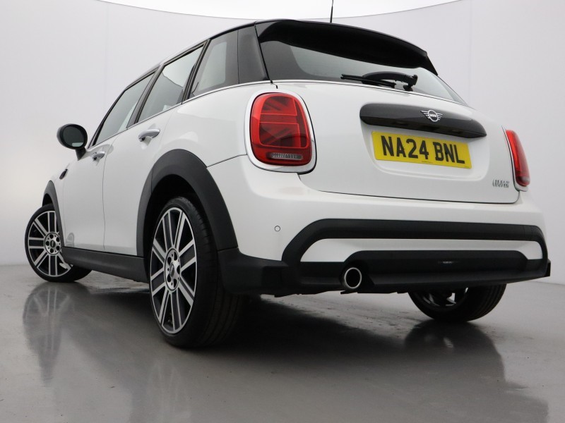 2024 (24) MINI HATCHBACK 1.5 Cooper Exclusive Premium 5dr Auto 5212078