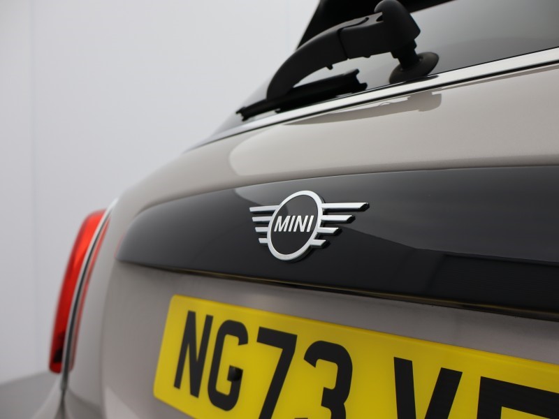 2023 (73) MINI HATCHBACK 1.5 Cooper Classic Premium 5dr Auto 5217112