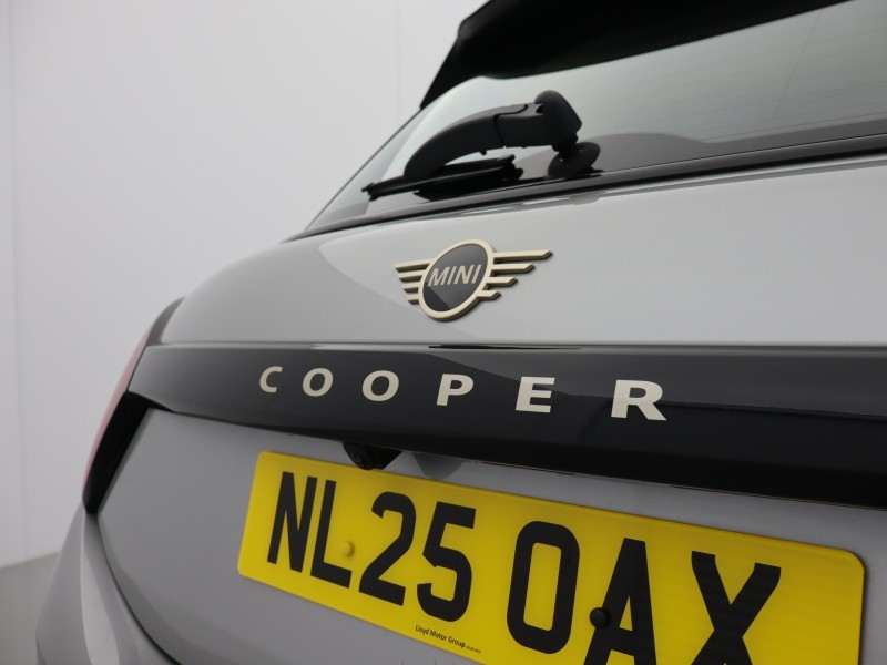 2025 (25) MINI COOPER 1.5 C Classic 5dr Auto 5222394