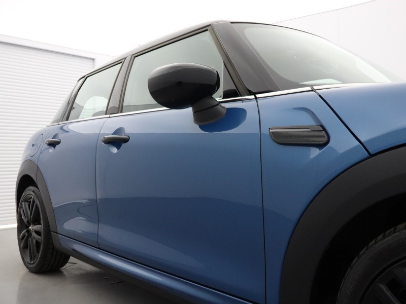 2023 (73) MINI HATCHBACK 1.5 Cooper Sport Premium 5dr Auto 5264263