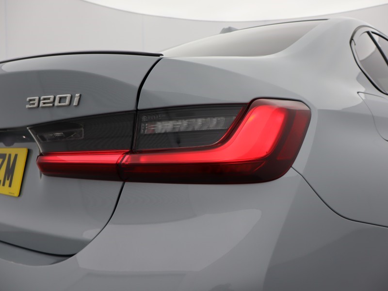 2025 (75) BMW 3 SERIES 320i M Sport 4dr Step Auto 5296305