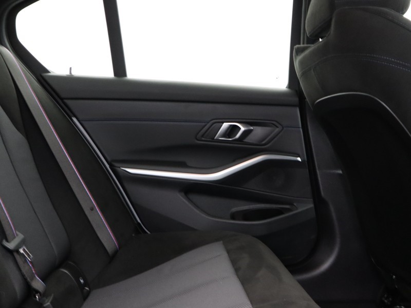 2025 (75) BMW 3 SERIES 320i M Sport 4dr Step Auto 5296322