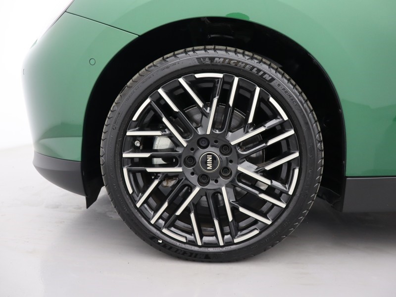 2025 (25) MINI COOPER 135kW E Exclusive 41kWh 3dr Auto 5261796