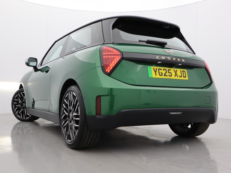 2025 (25) MINI COOPER 135kW E Exclusive 41kWh 3dr Auto 5261818