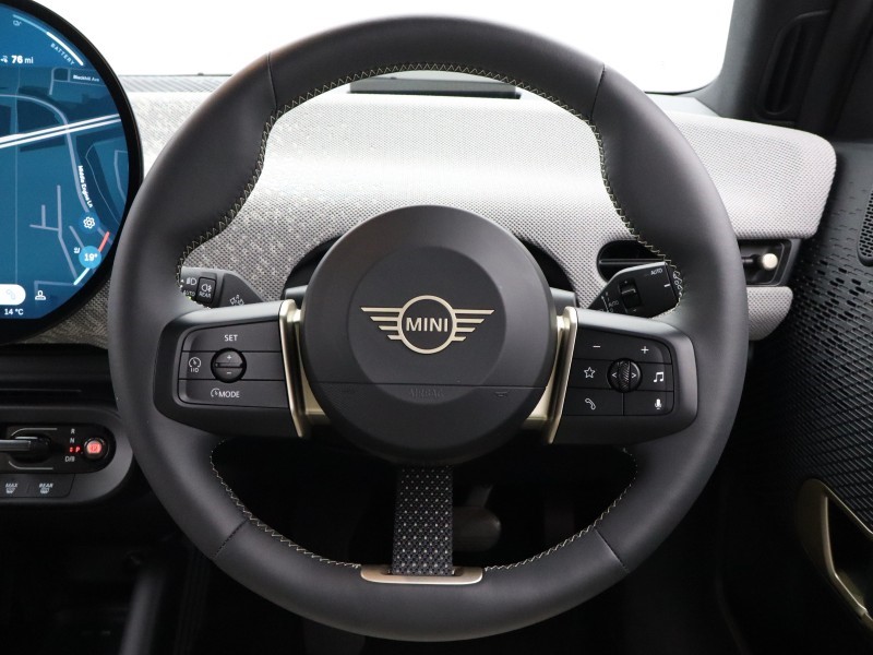 2025 (25) MINI COOPER 135kW E Exclusive 41kWh 3dr Auto 5261811