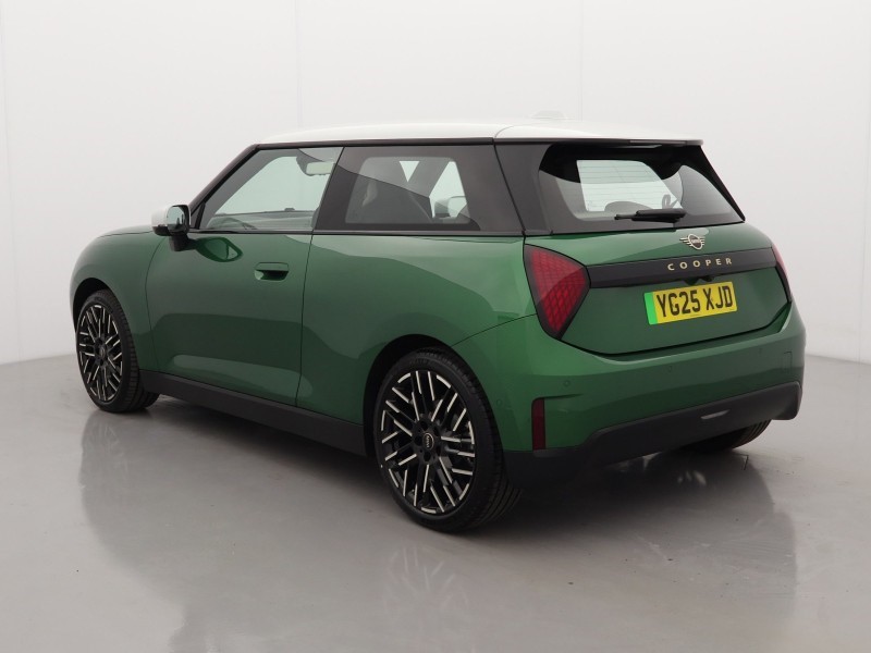 2025 (25) MINI COOPER 135kW E Exclusive 41kWh 3dr Auto