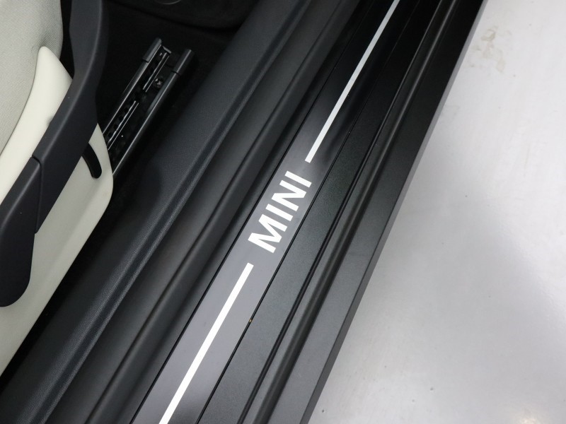 2025 (25) MINI COOPER 135kW E Exclusive 41kWh 3dr Auto 5261804