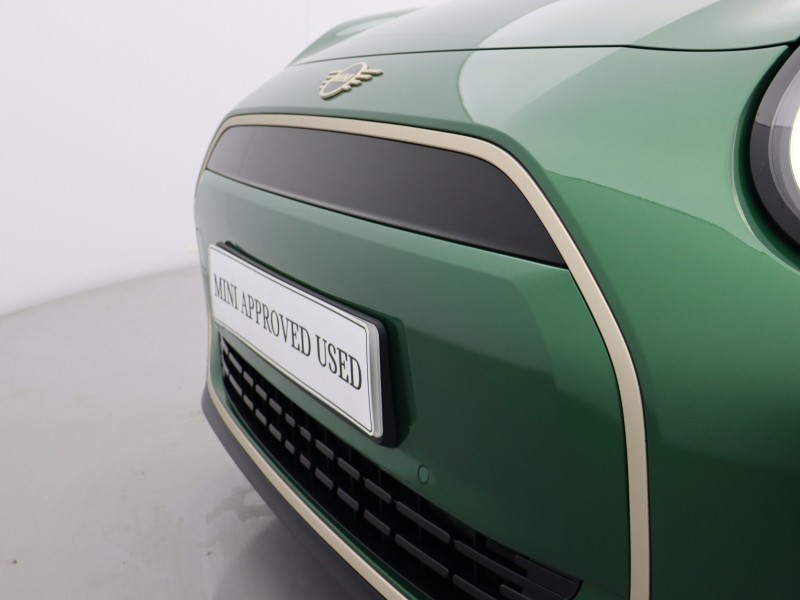 2025 (25) MINI COOPER 135kW E Exclusive 41kWh 3dr Auto 5261798