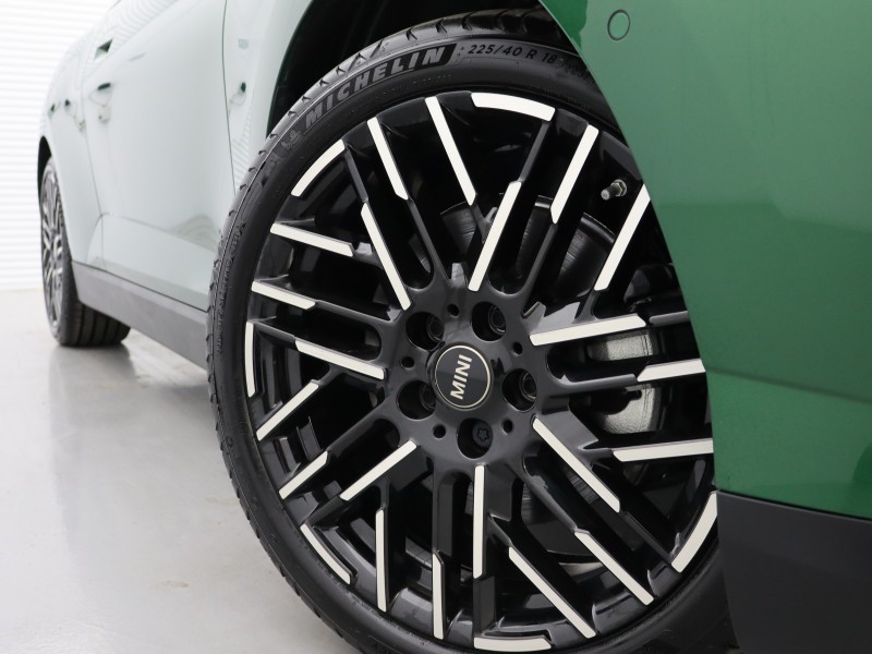 2025 (25) MINI COOPER 135kW E Exclusive 41kWh 3dr Auto 5261816